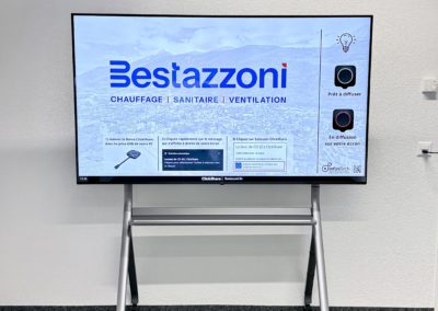 Salle de réunion connectée équipée par InfiniTech à Martigny